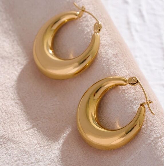 #19 Chunky Gold Hoops - Picture 5 of 5